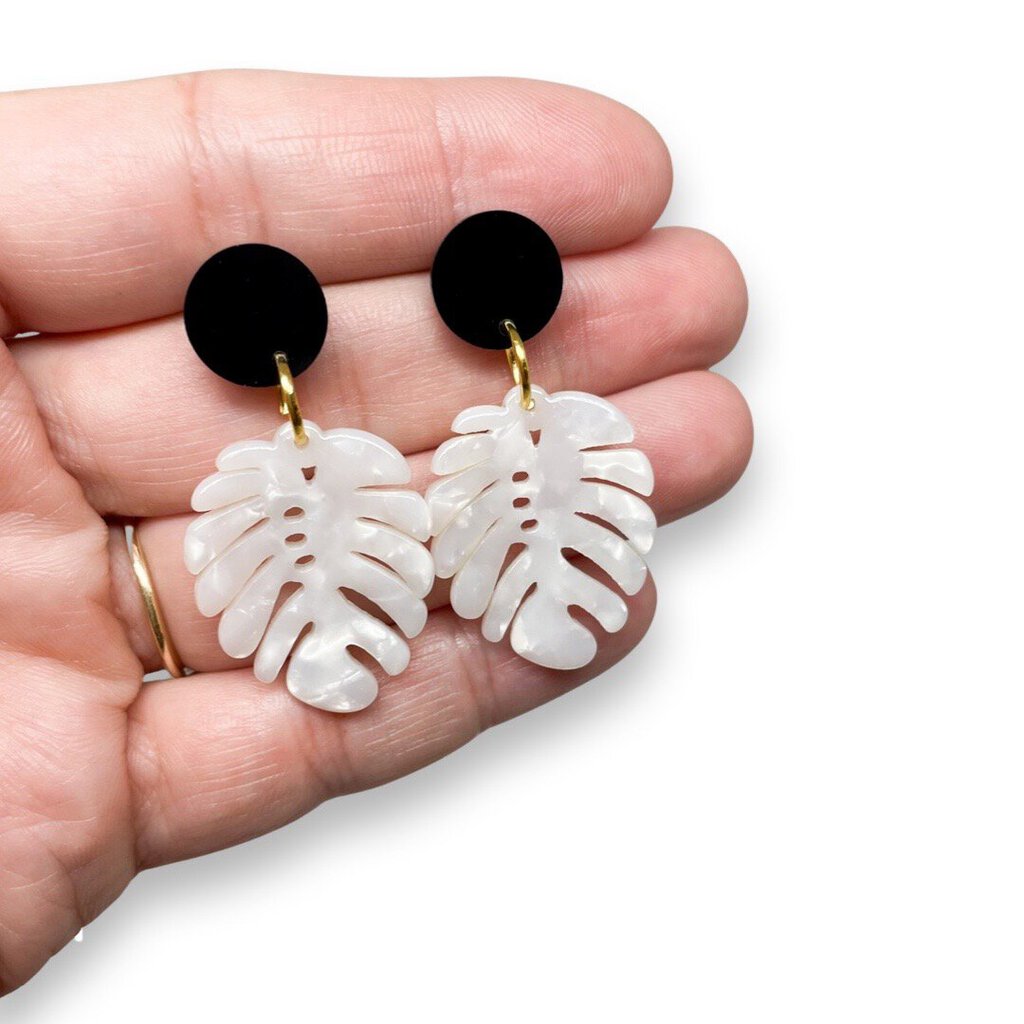 RESIN LEAVES/PEARL - DANGLE EARRINGS