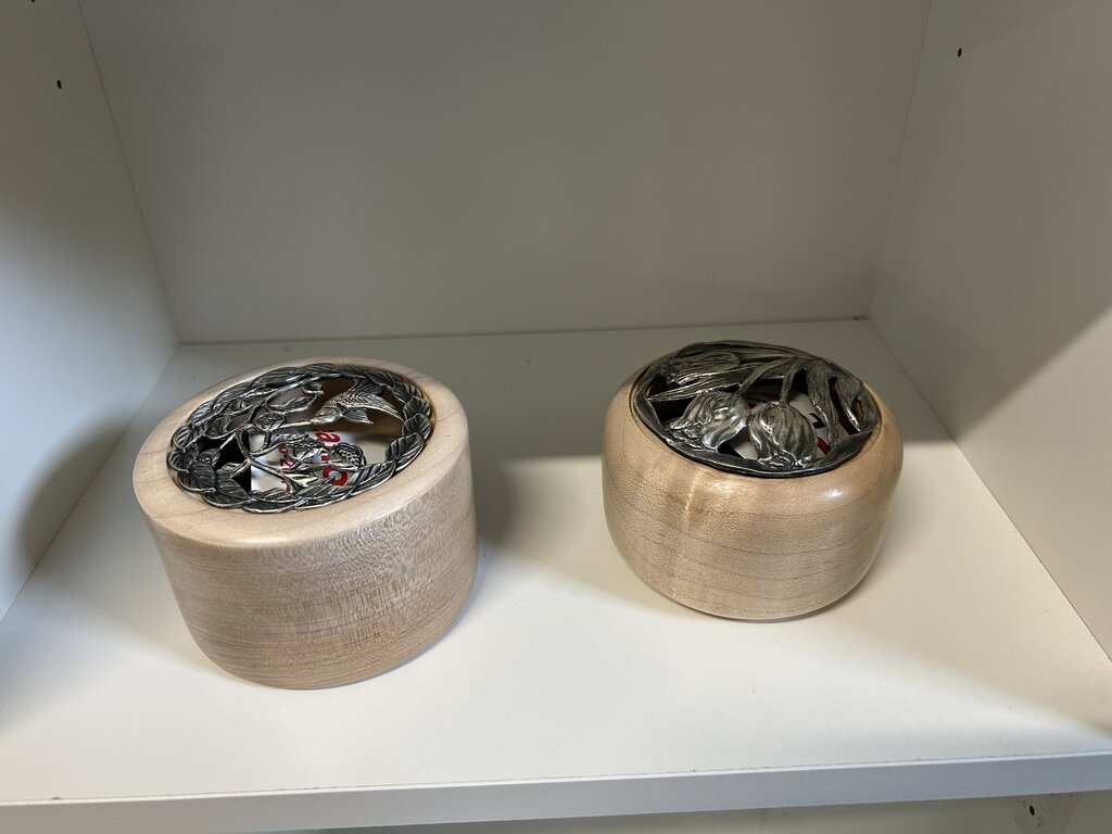 MAPLE TRINKET WITH PEWTER LID