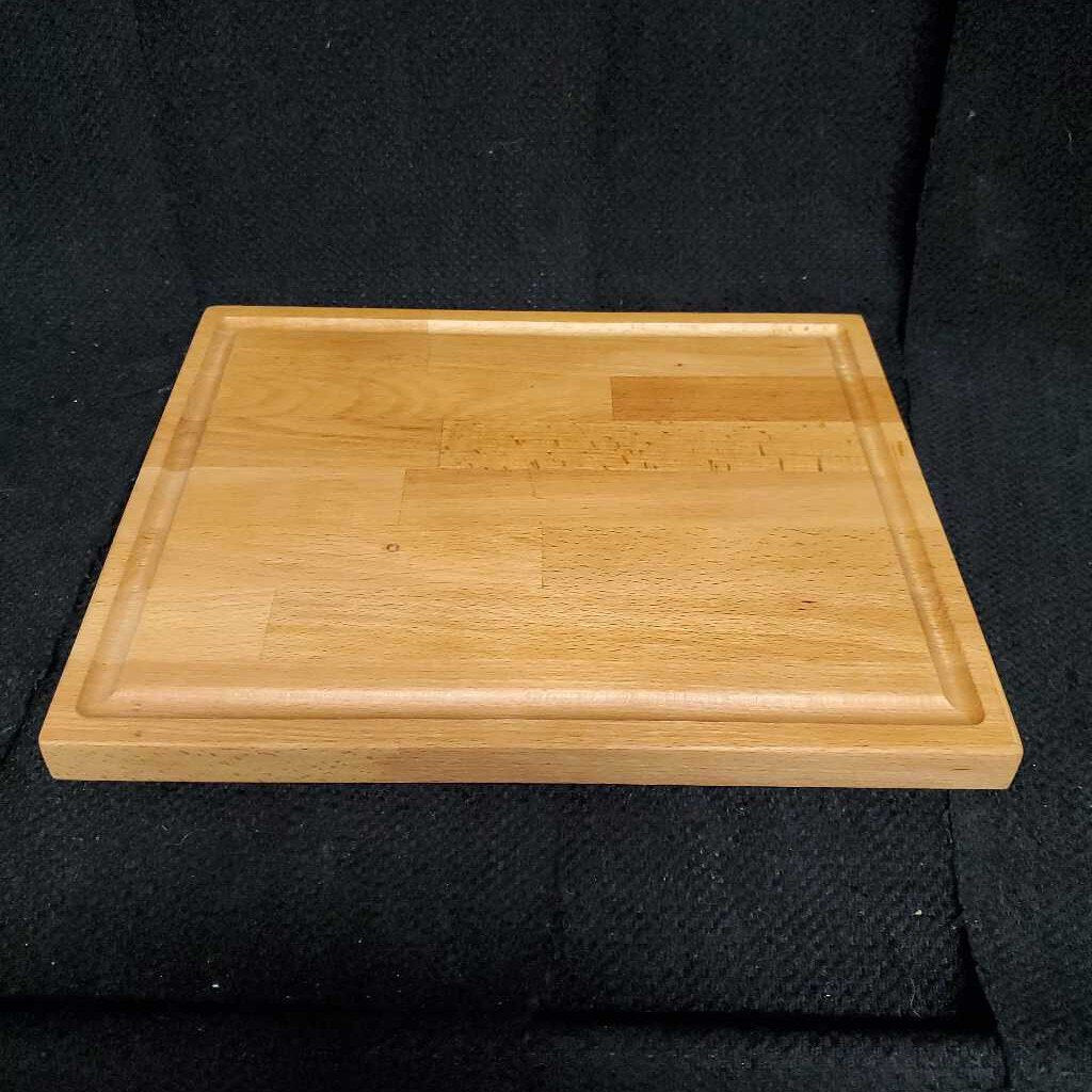 ARTISAN SOLID OAK CUTTING BOARD