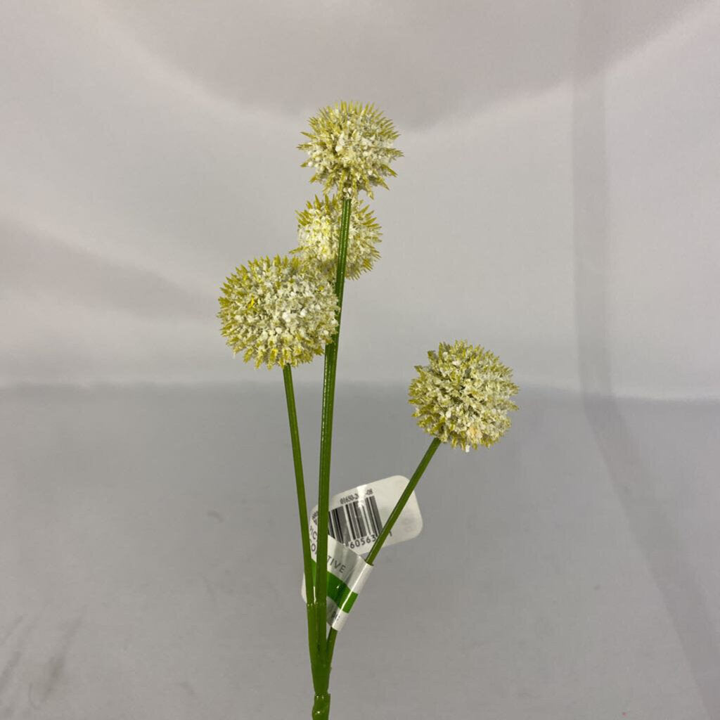 WHITE FLORAL PICK