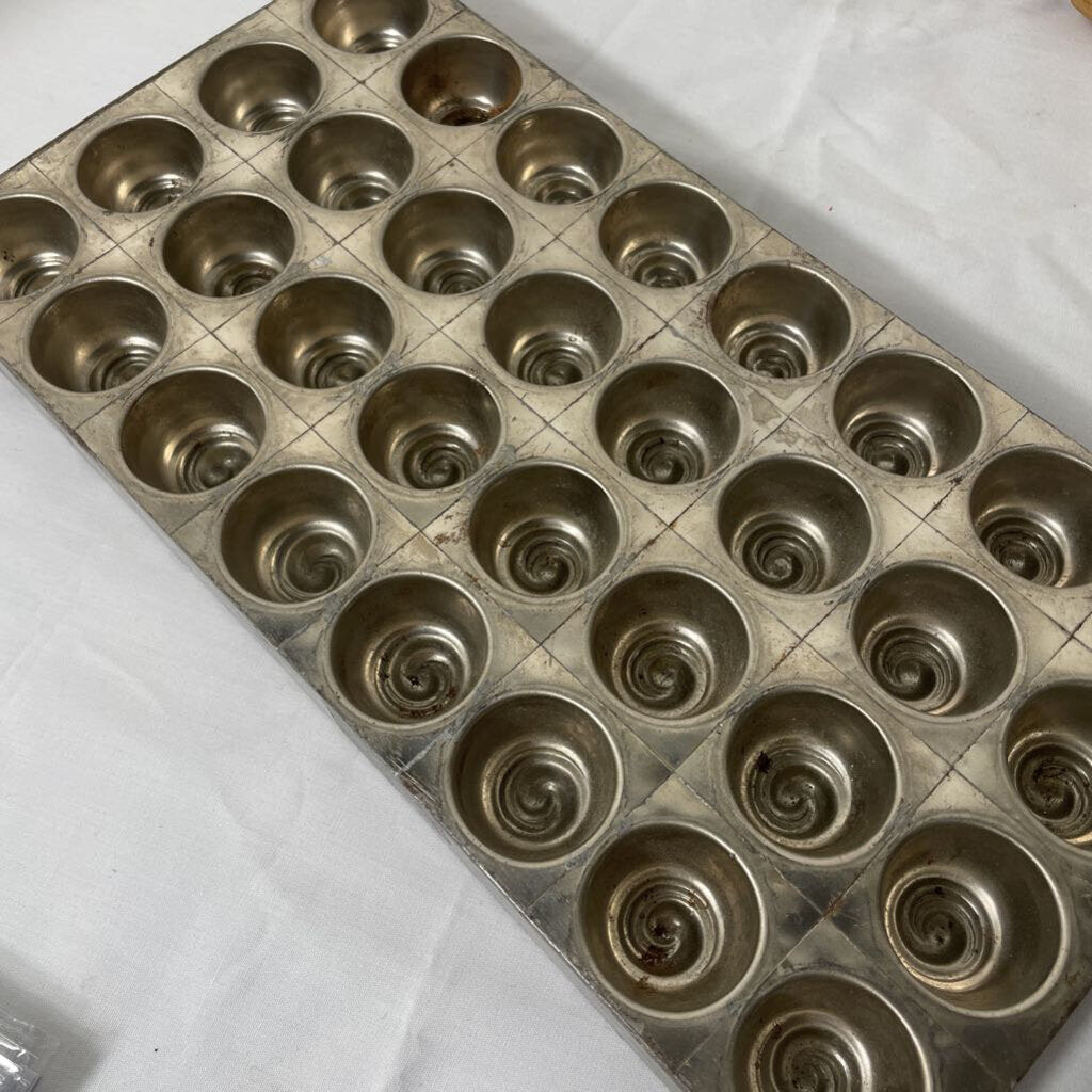 VTG CHOCOLATE MOULD