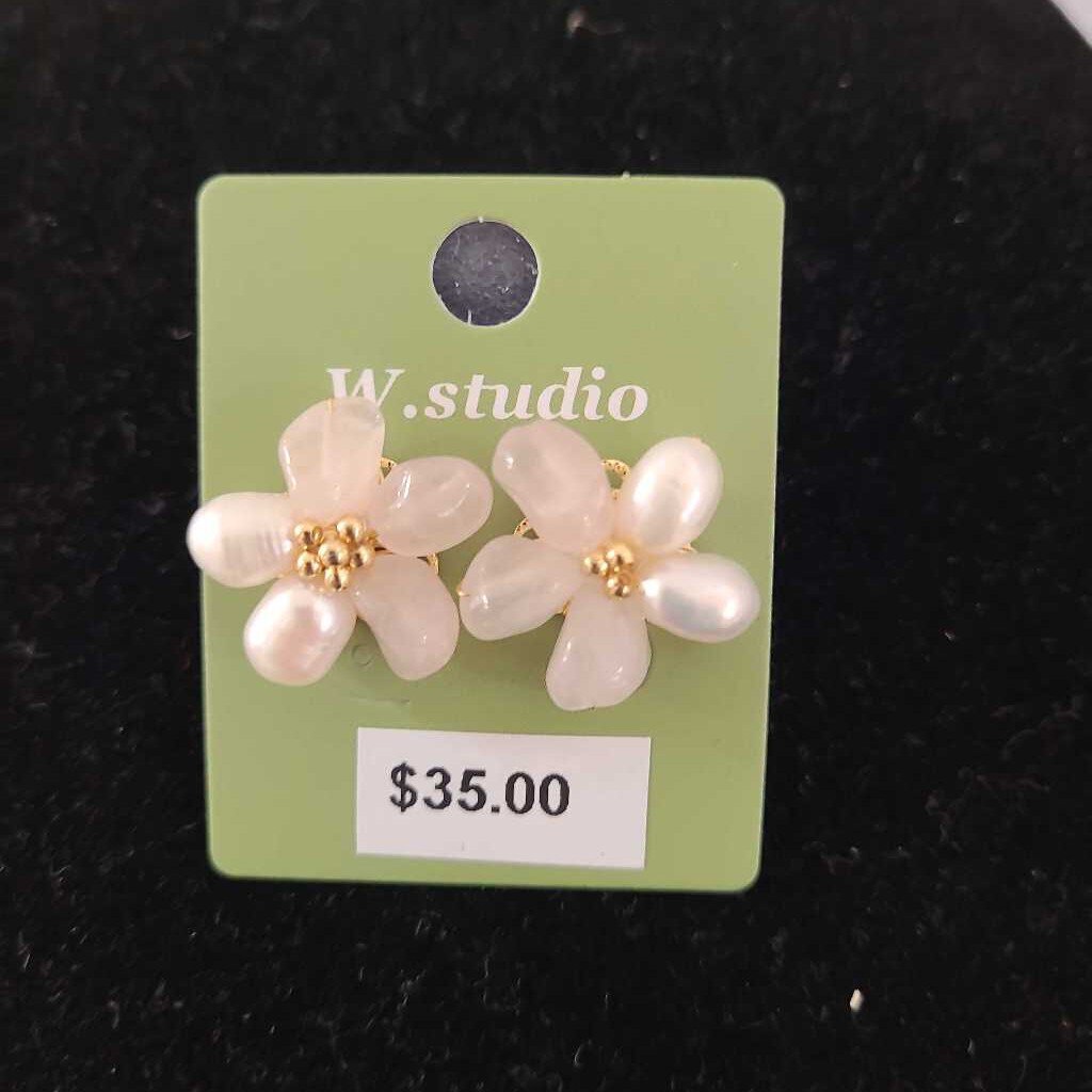 Freshwater pearl earrings 35