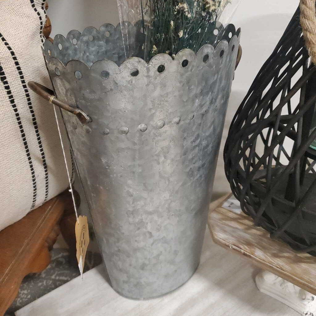 Large Farmhouse Style Metal Vase/Urn - Scalloped Edge