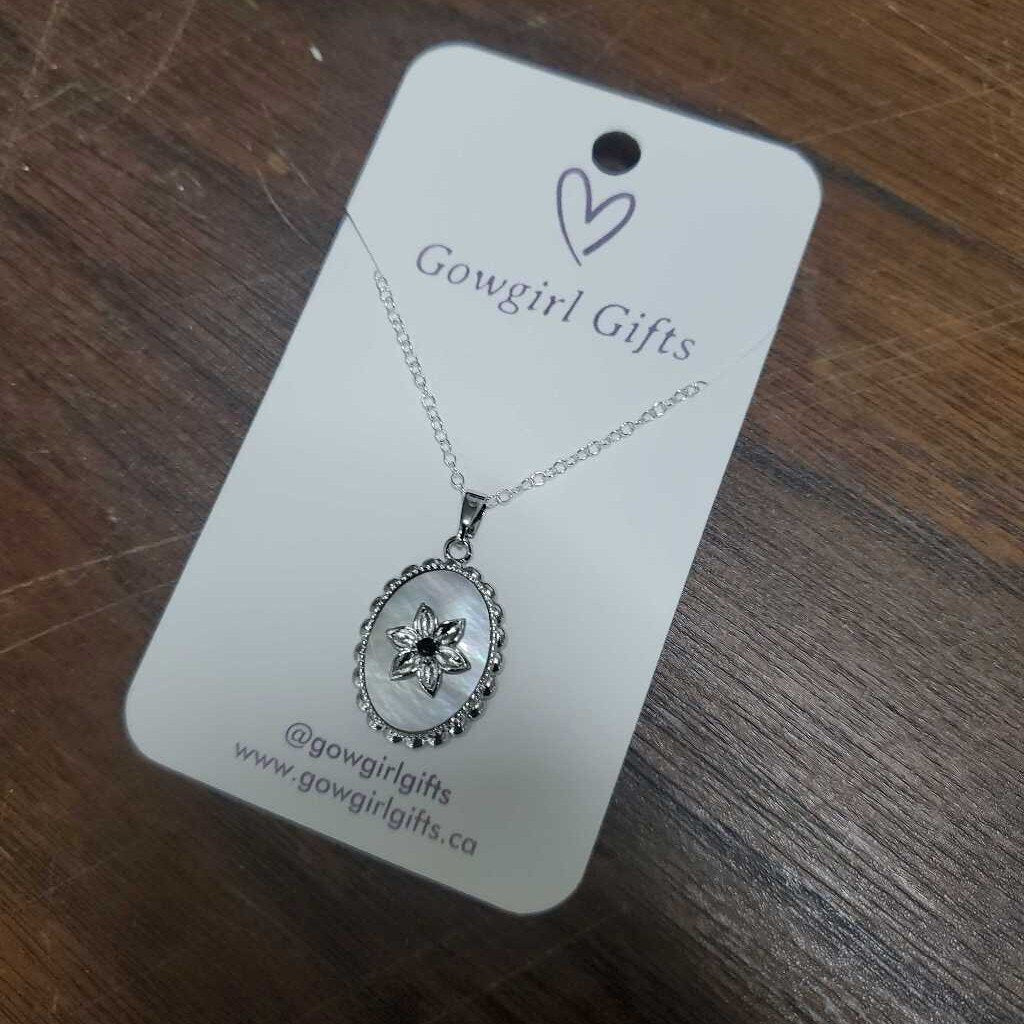 Necklace - Pearl Flower