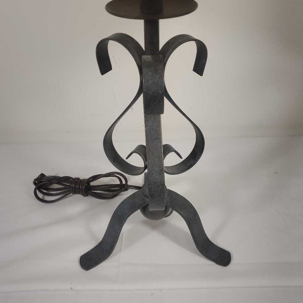 METAL BASE TABLE LAMP