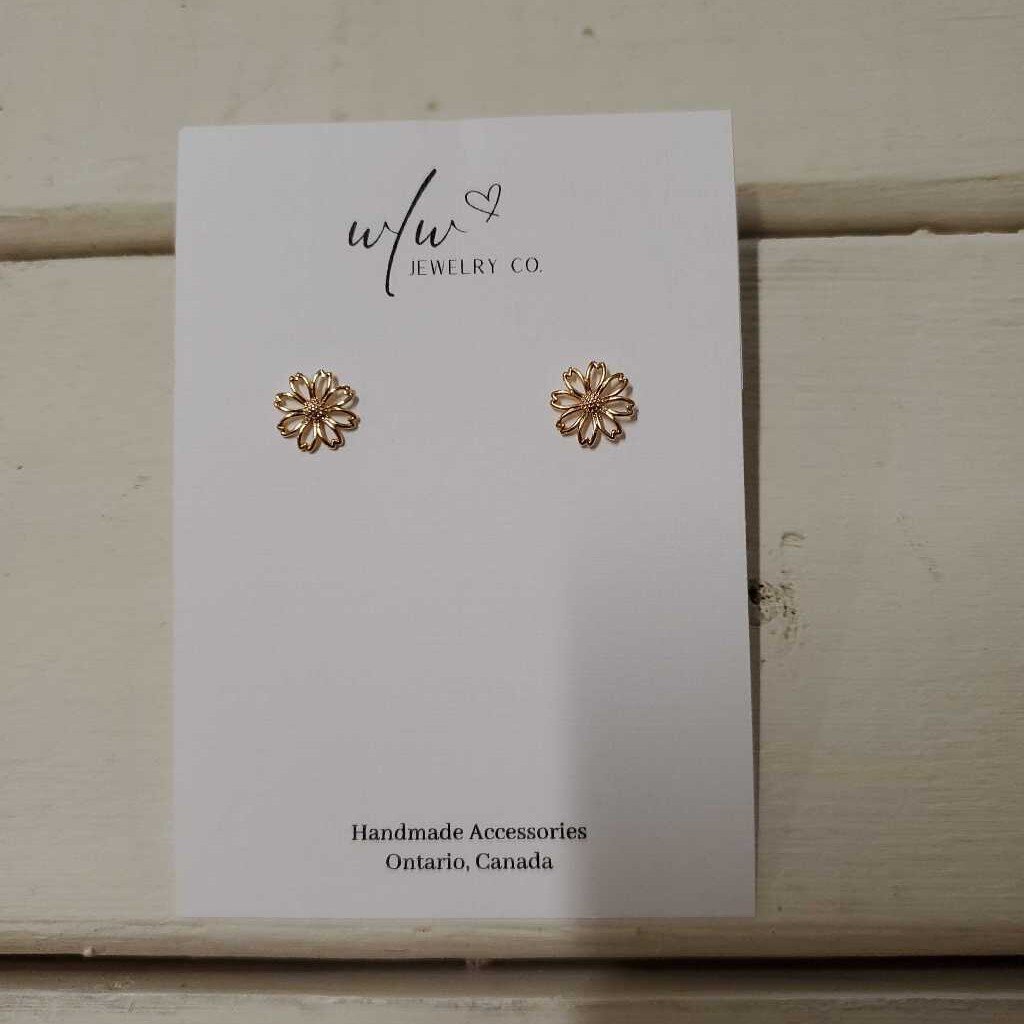 *SALE* GOLD DAISY STUD