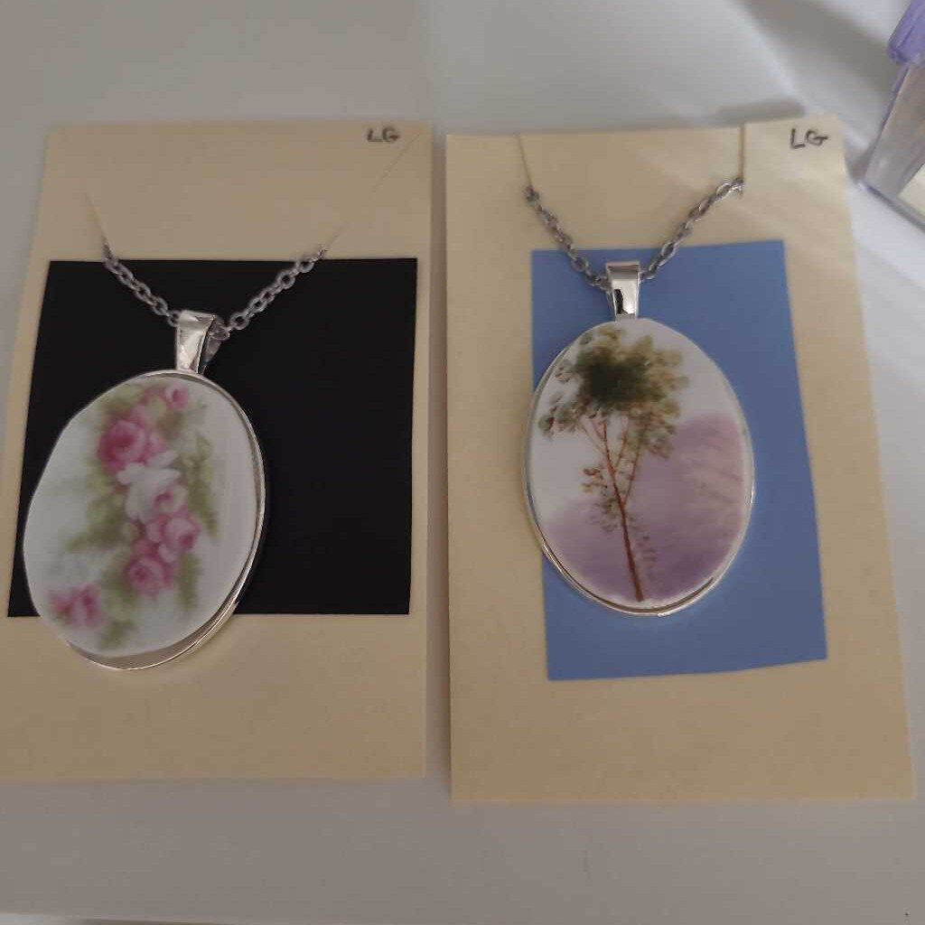 SMALL DELIGHTS: PENDANT