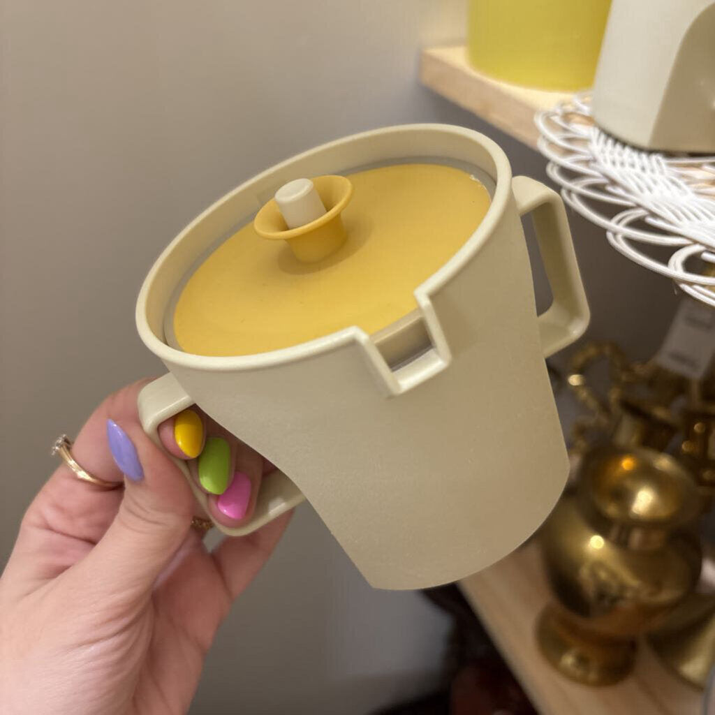TUPPERWARE CREAM AND SUGAR SET