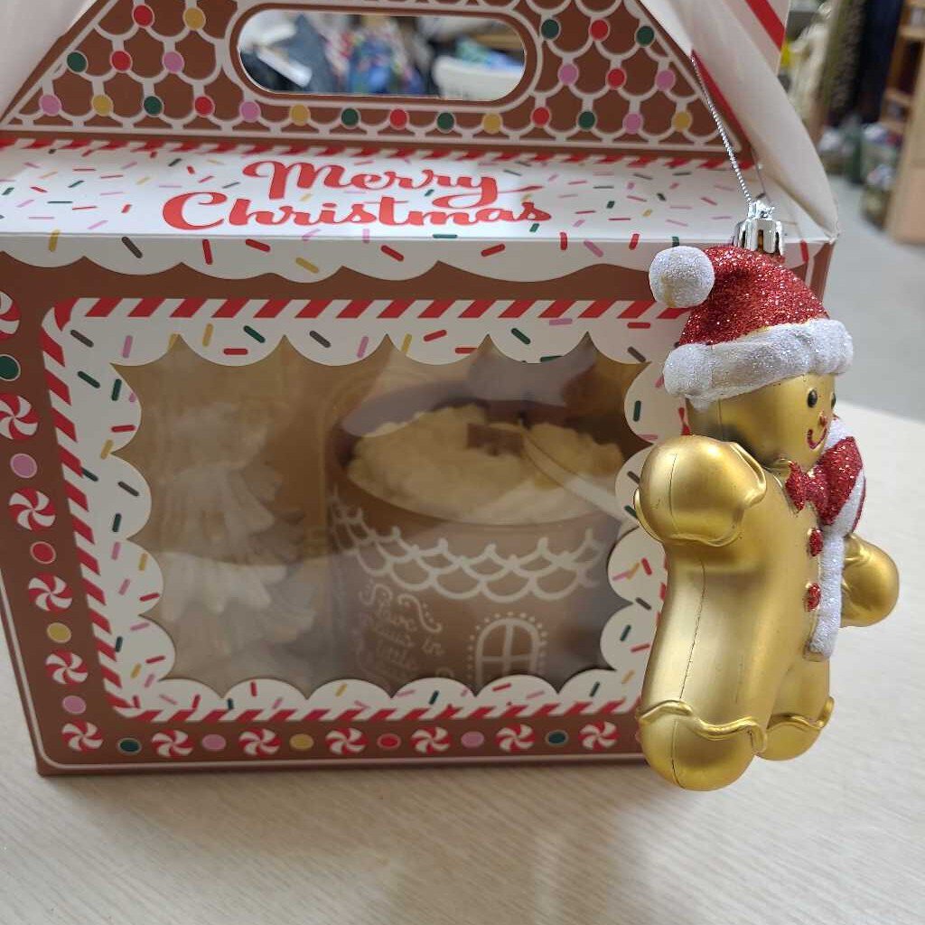 Gingerbread 20oz Candle Gift Set with Tree