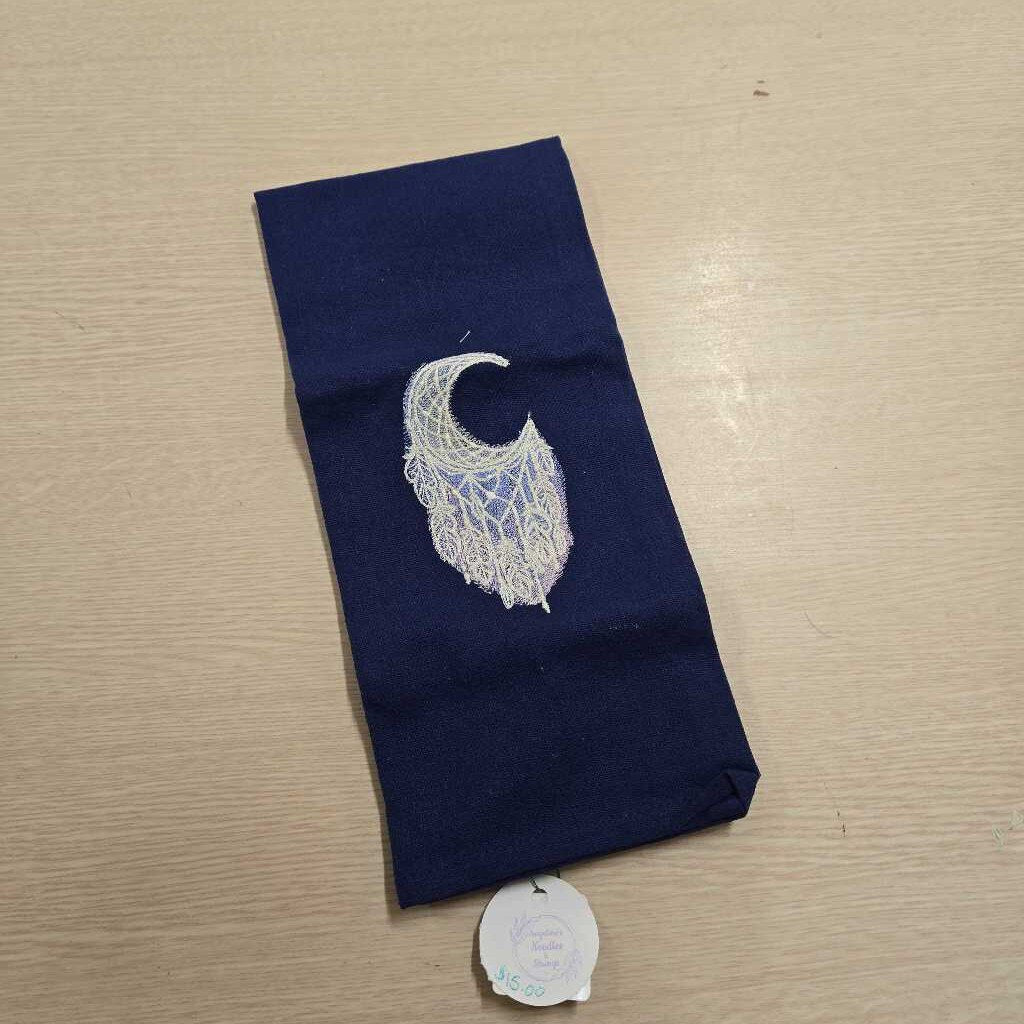 EMB T-towel moon catcher