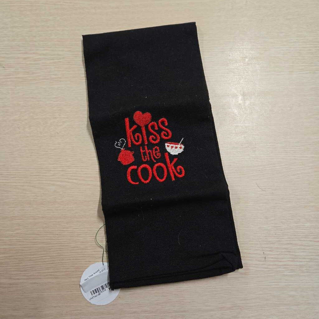 EMB T-towel black kiss the cook