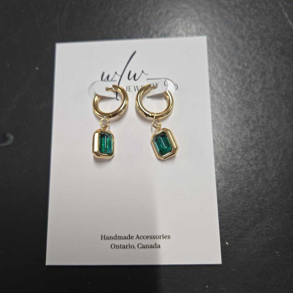 SS EMERALD CUT HOOPS - EMERALD GRN