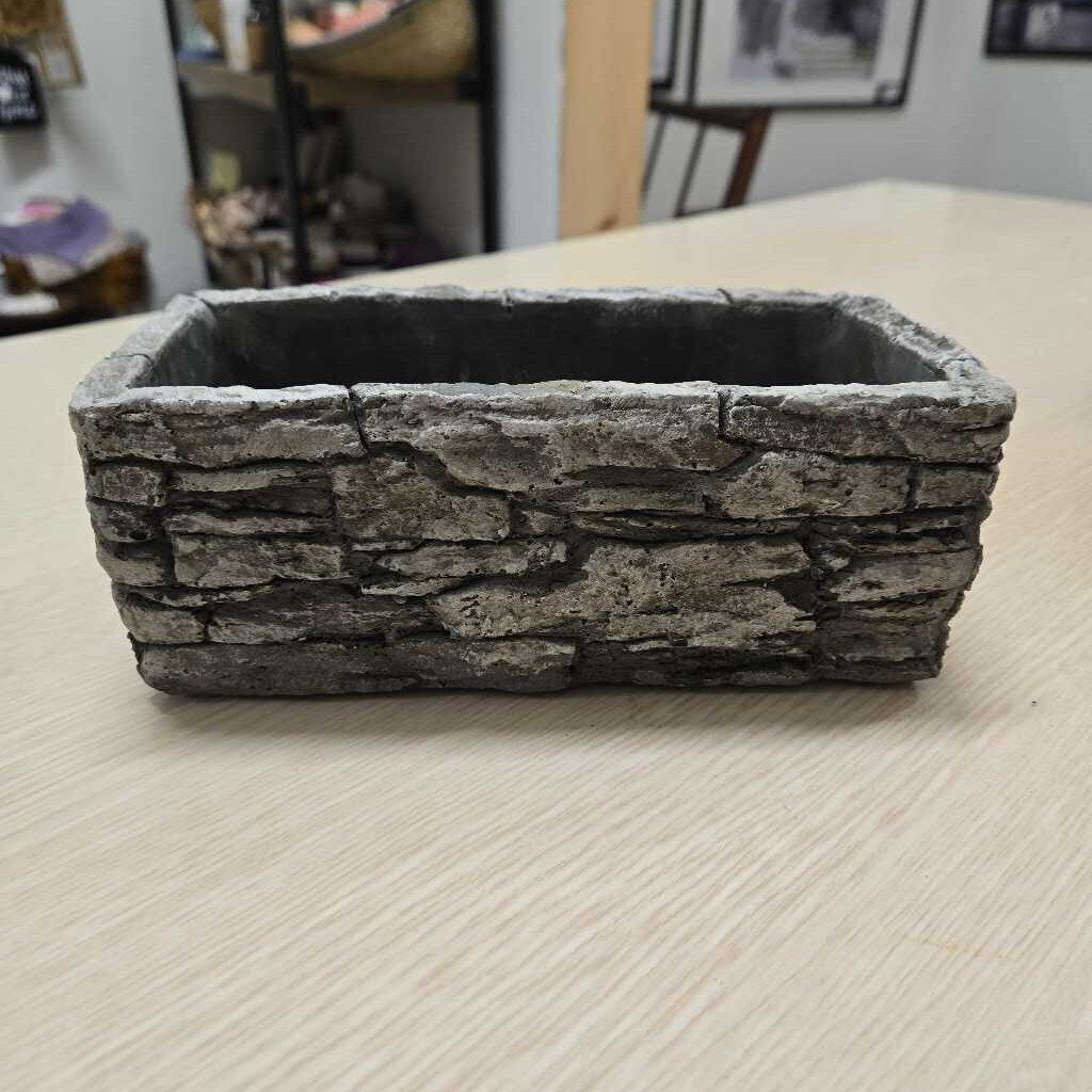 STACKSTONE PLANTER