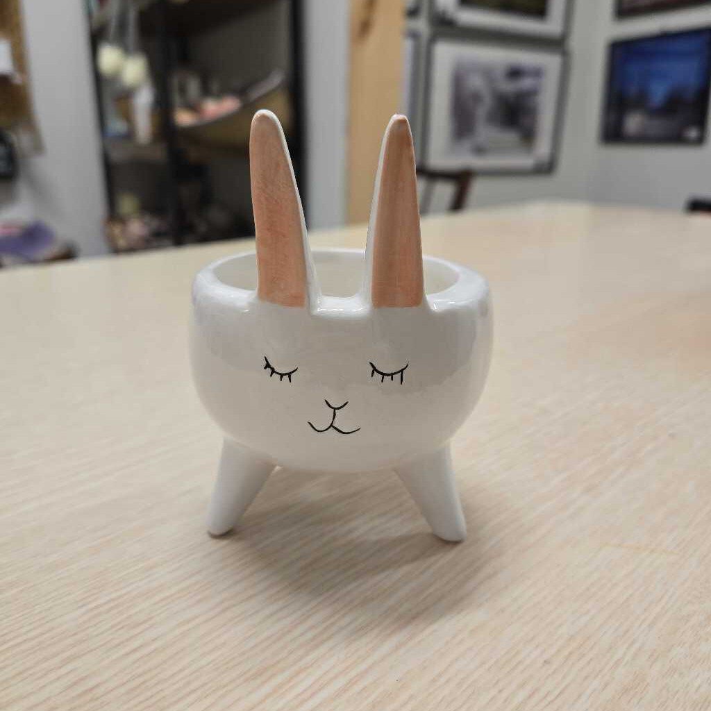 SMALL RABBIT PLANTER
