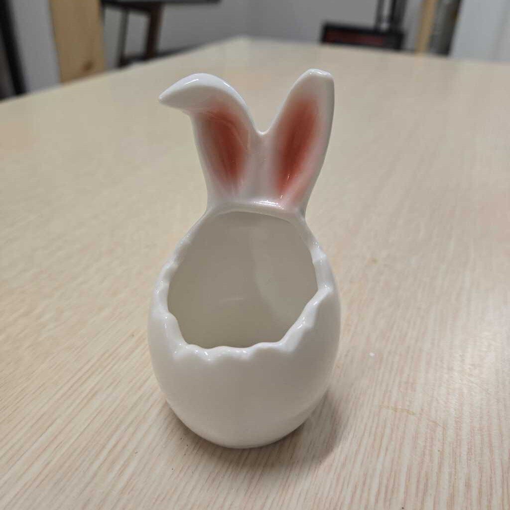 EGG HOLDER