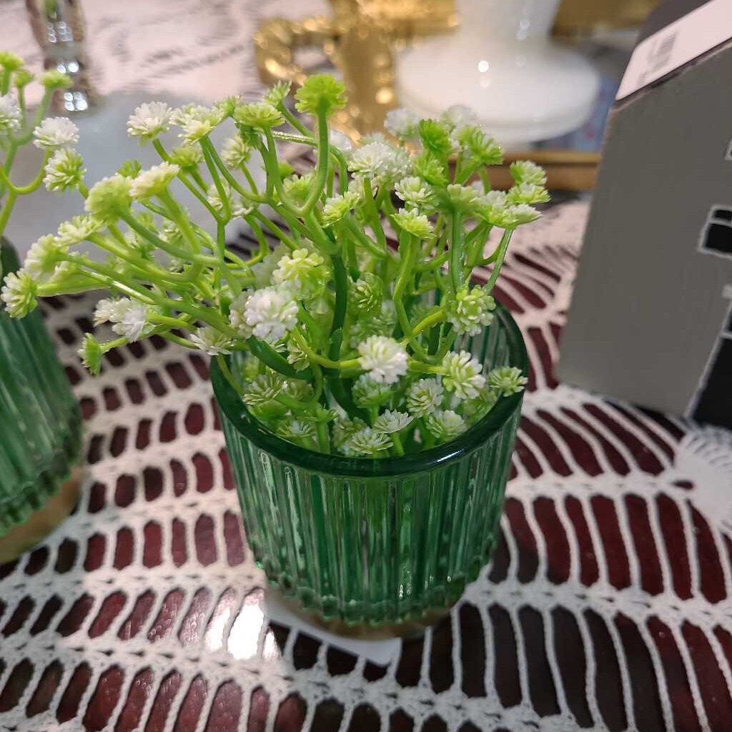 Tiny vase and flowers