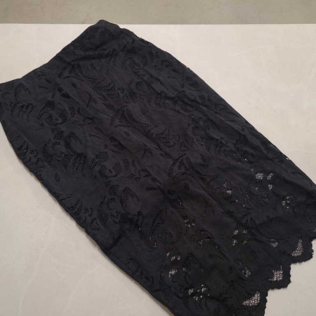 BLACK LACE PENCIL SKIRT