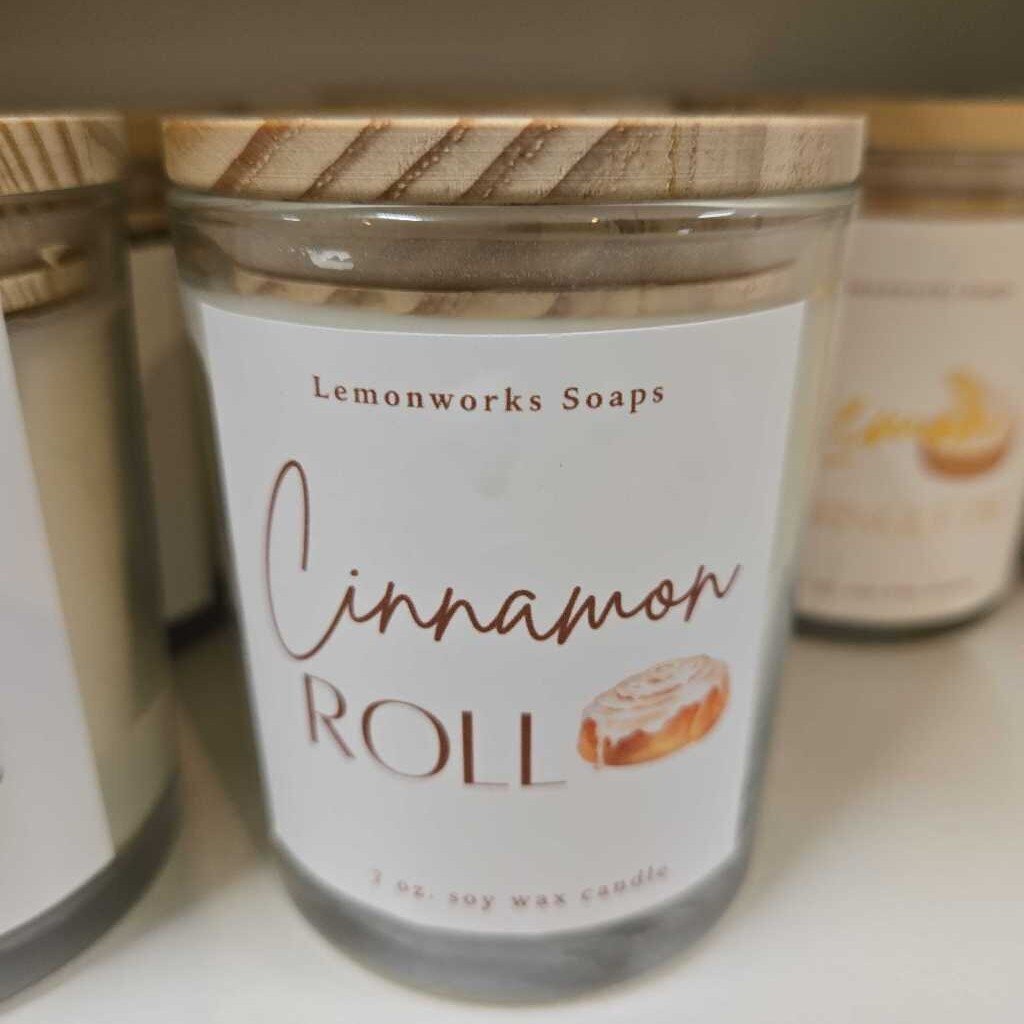 Candle- Cinnamon Roll