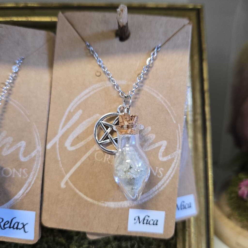 JAR NECKLACE - GREEN MICA & PENTACLE