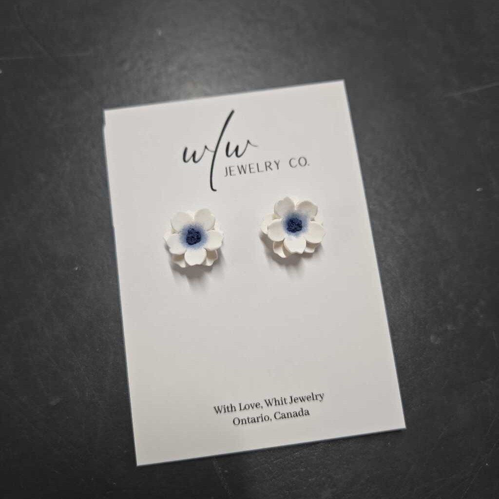 BLUE/WHITE FLOWER STUDS