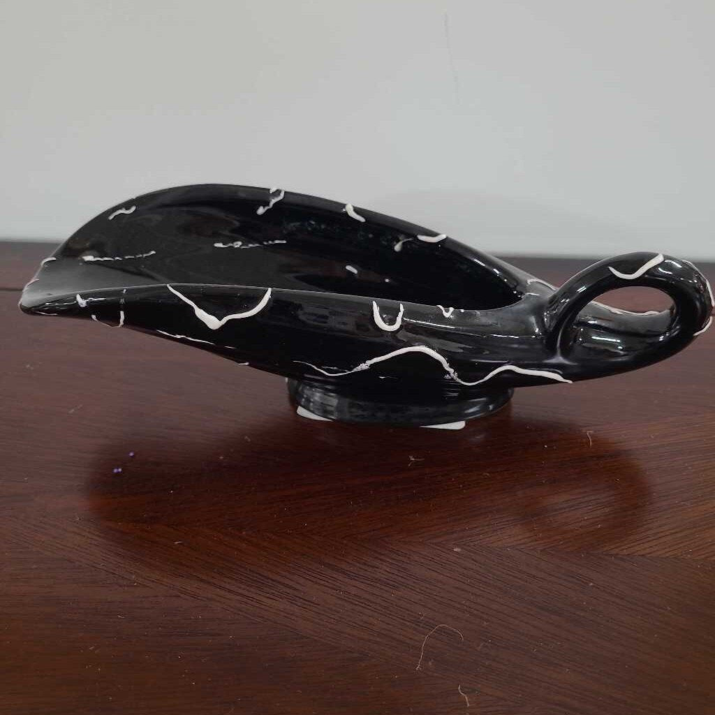 VINTAGE BLACK GRAVY BOAT/CREAMER WITH WHITE DRIPS