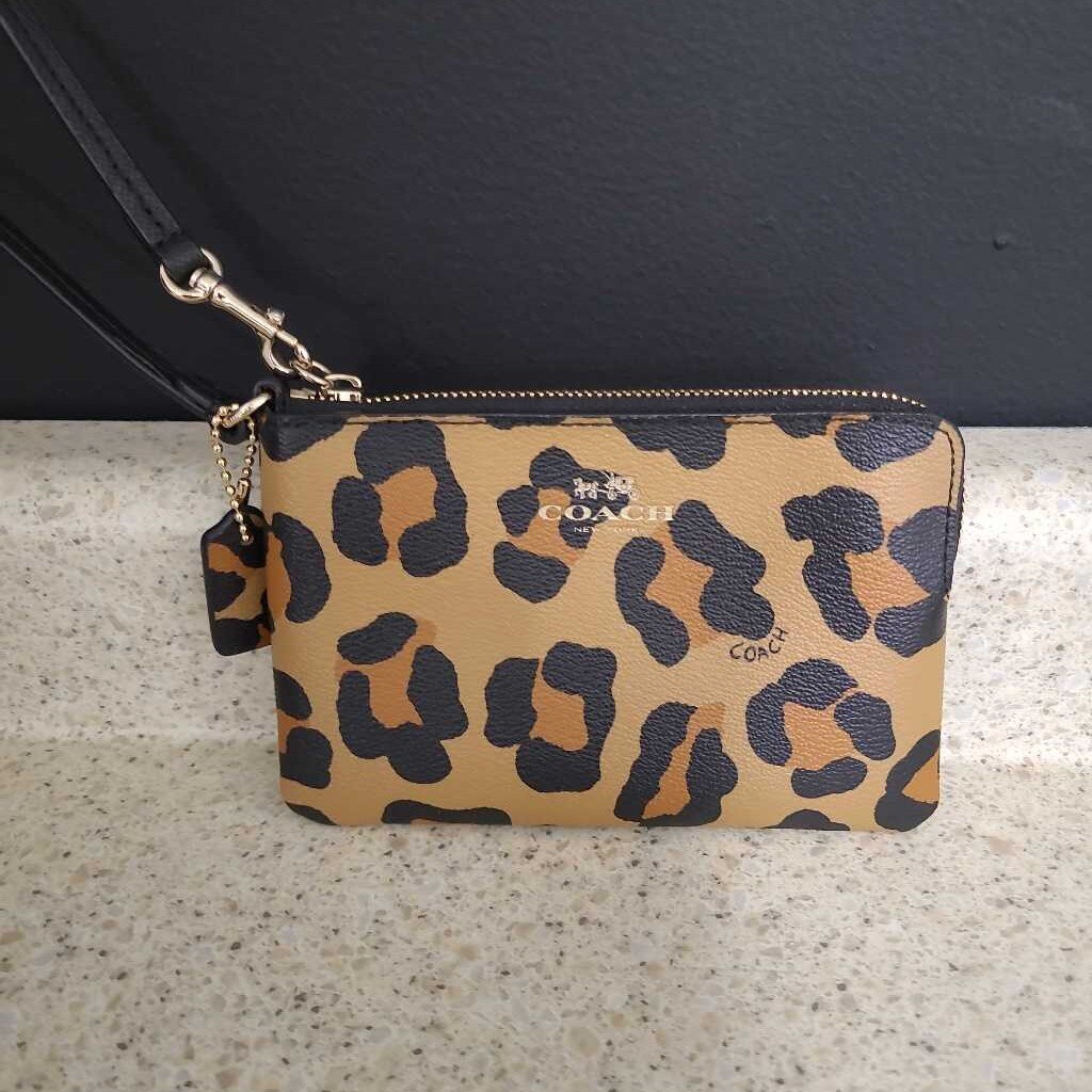 COACH LEOPARD PRINT WRISTLIT