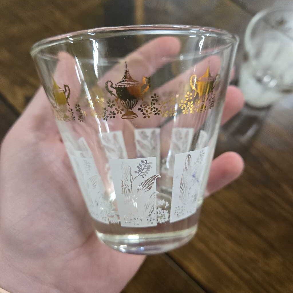 SET OF TWO VTG LIBBEY GLASSES WITH WHITE & GOLD PATTERN