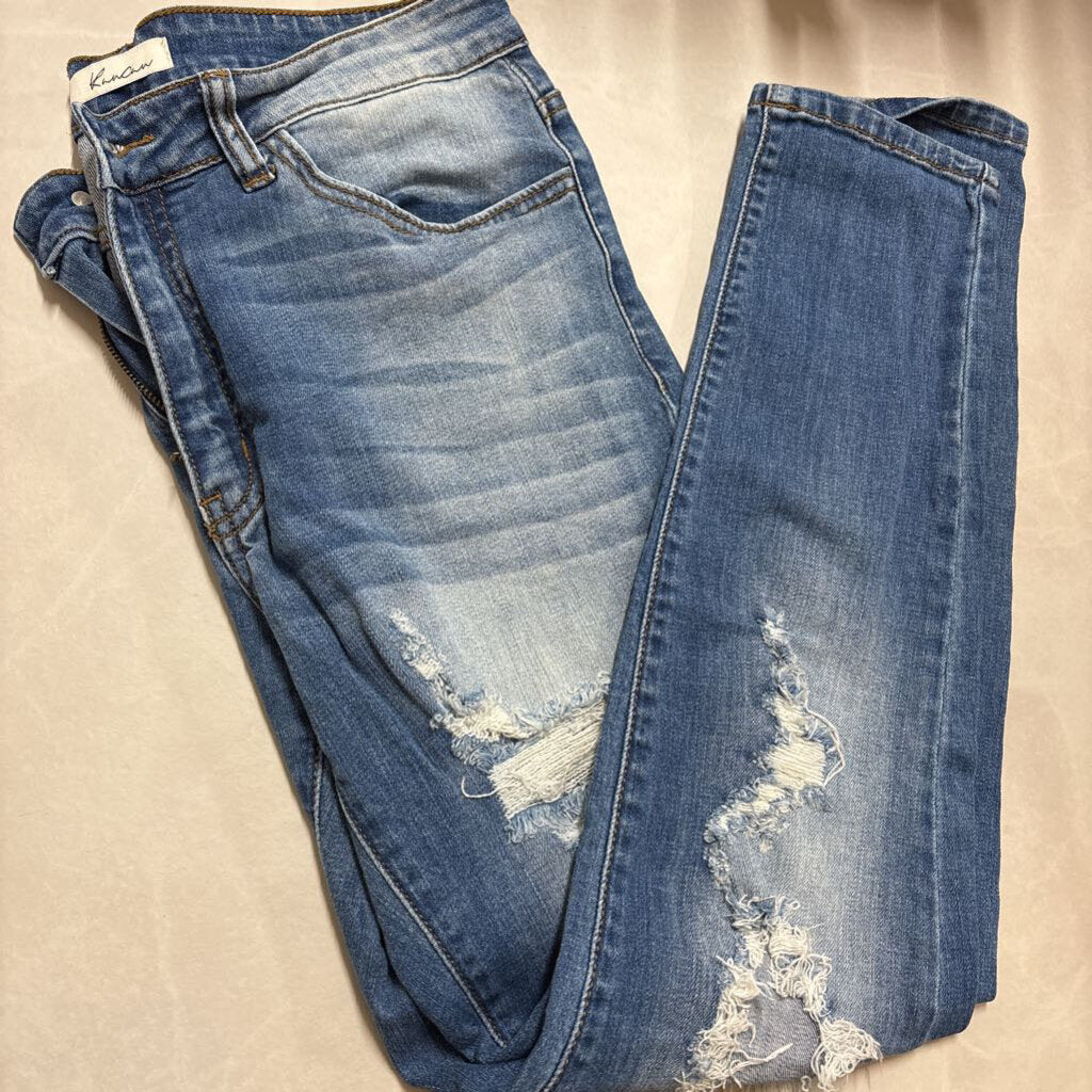 DISTRESSED SKINNY JEANS