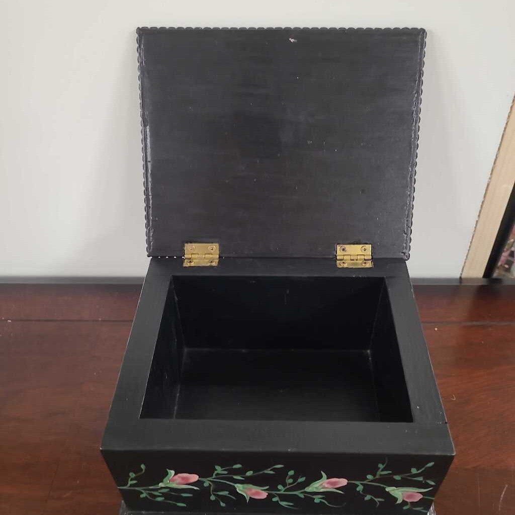 DECORATIVE HAND PTD JEWELLERY/TREASURE BOX BLACK W/PINK ROSES