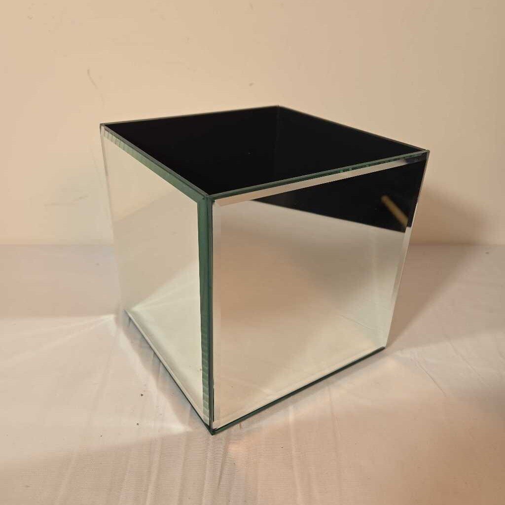 6.5" MIRRORED CANDLE HOLDER