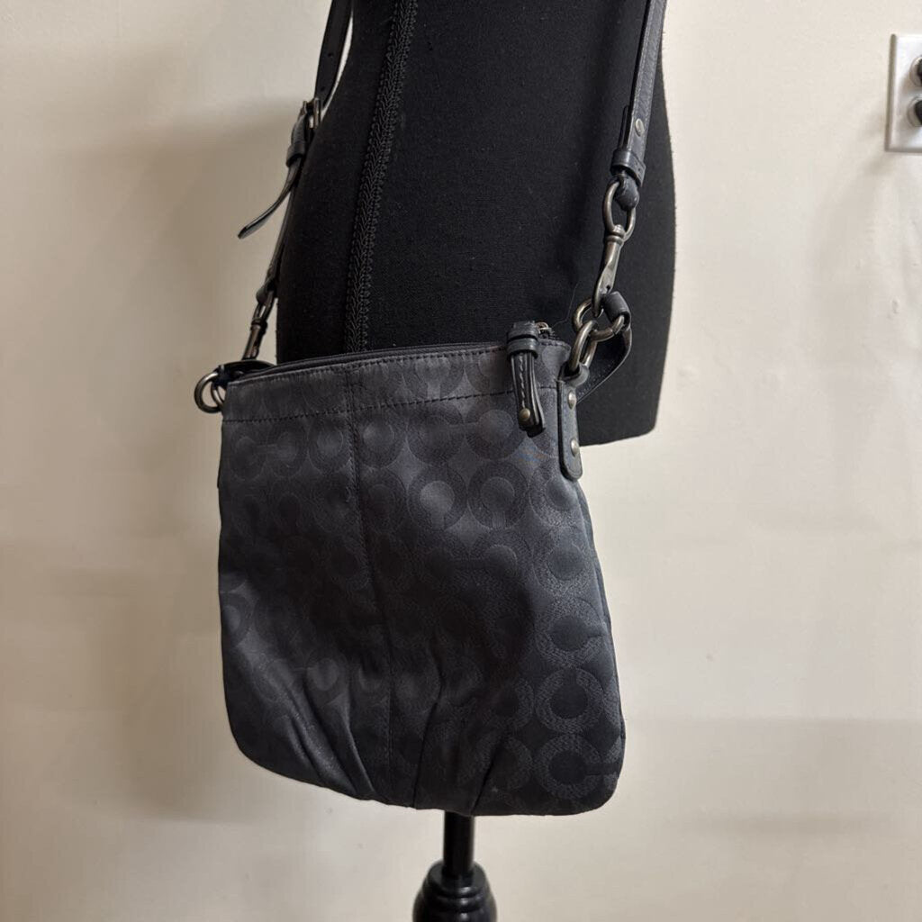 COACH SIGNATURE MESSENGER CROSSBODY BAG