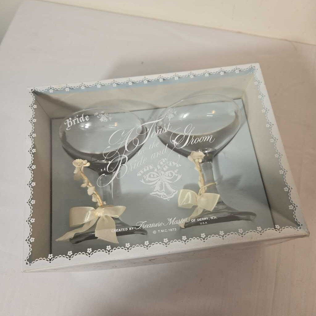 NIB BRIDE & GROOM GLASSES