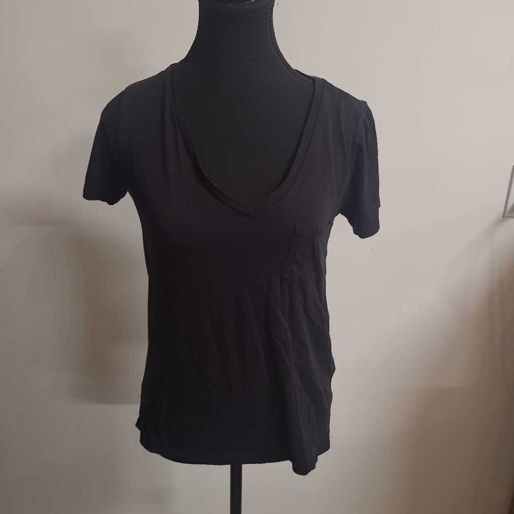 BLACK TSHIRT WITH WHITE POLKA DOTS