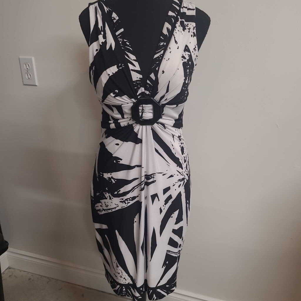 BLACK & WHITE DRESS WITH BUCKLE