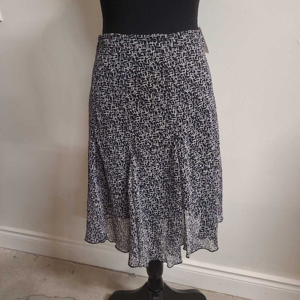 BLACK & WHITE FLARED SKIRT