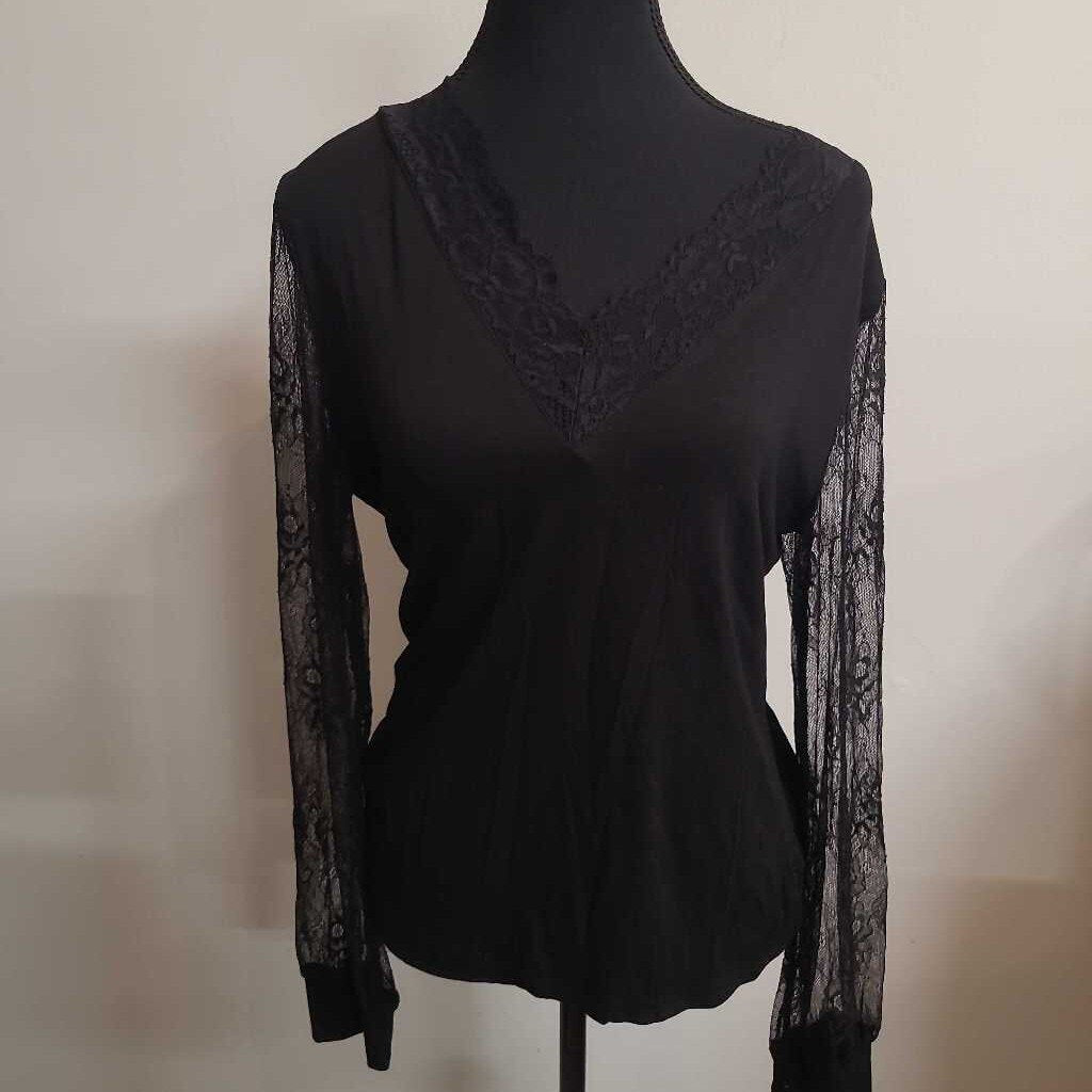 BLACK TOP WITH LACE SLEEVES