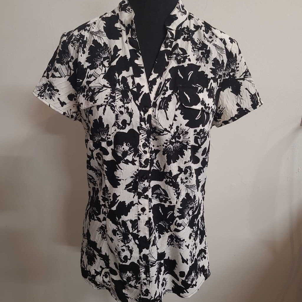SHORT SLEEVE BLACK & WHITE TOP