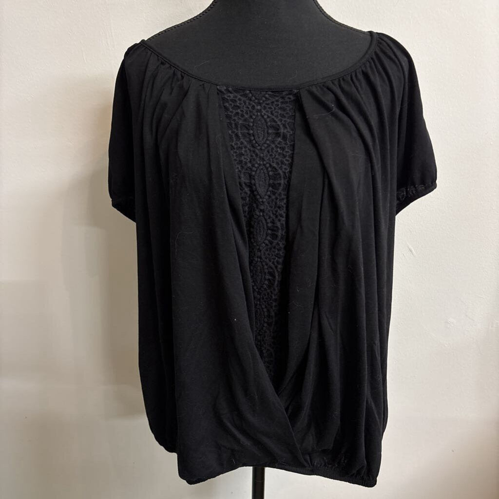BLACK TOP W/LACE DETAIL