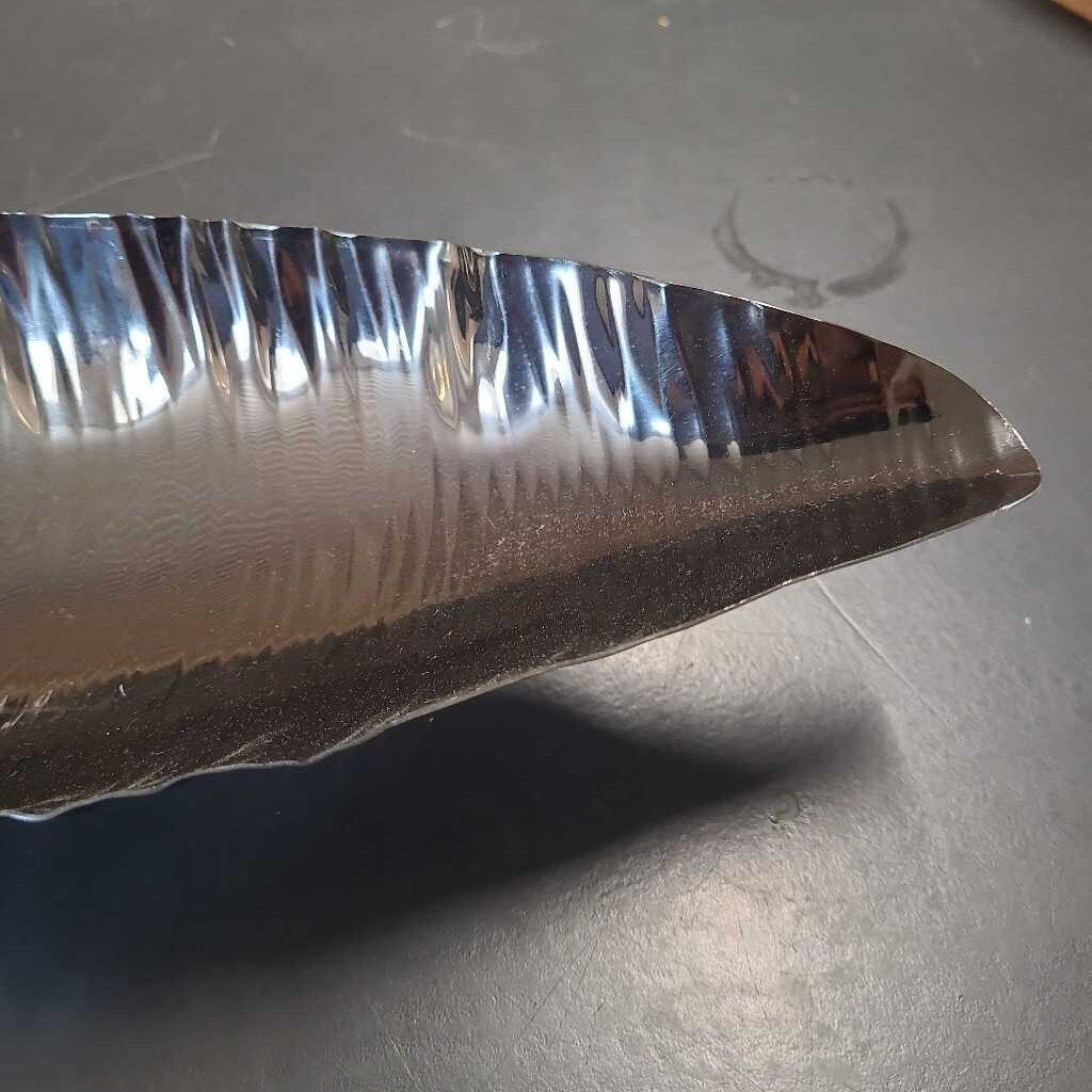 BLACK METAL LEAF DISH