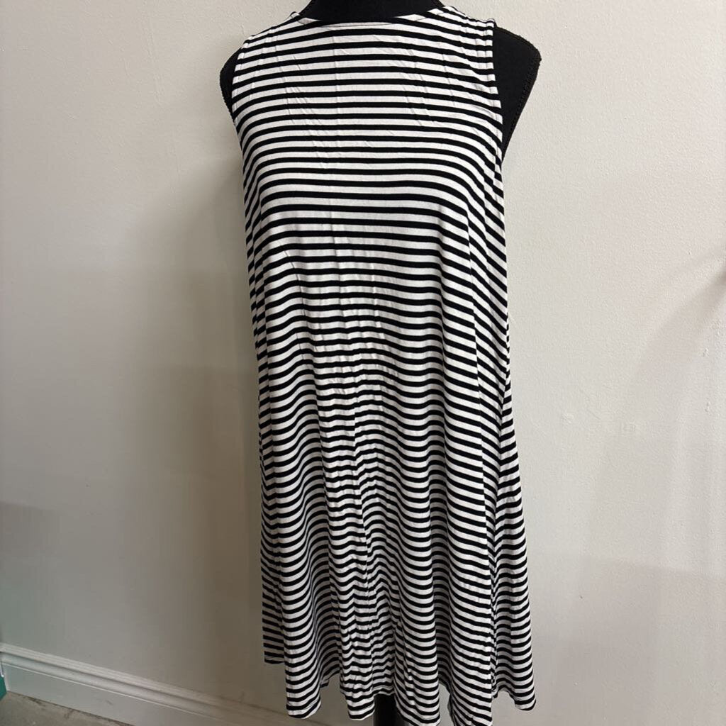 SHORT STRIPED BLACK & WHITE DRESS