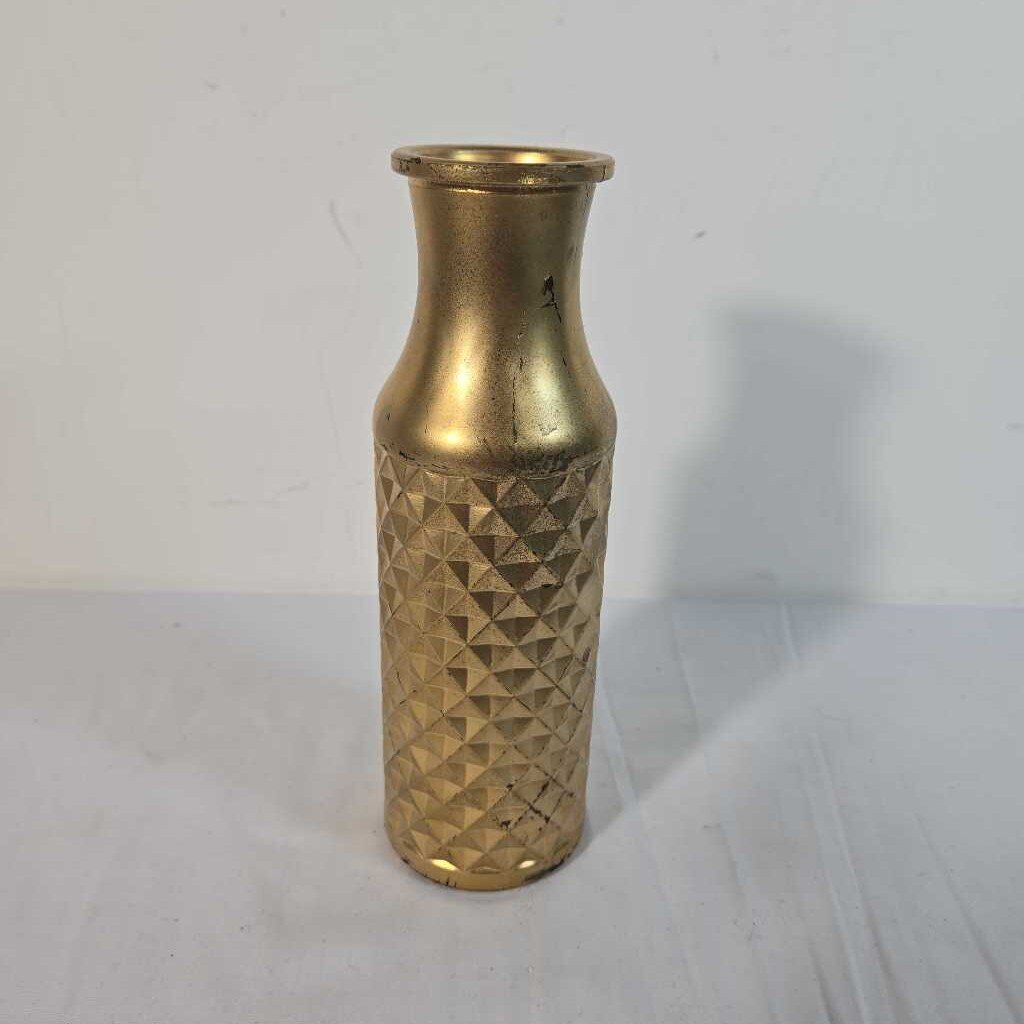 THIN GOLD VASES
