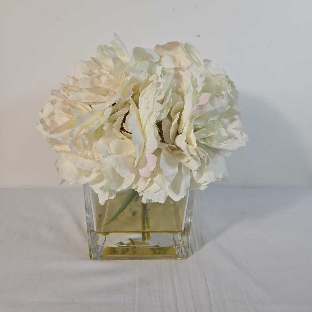 PEONIES IN SQ VASE