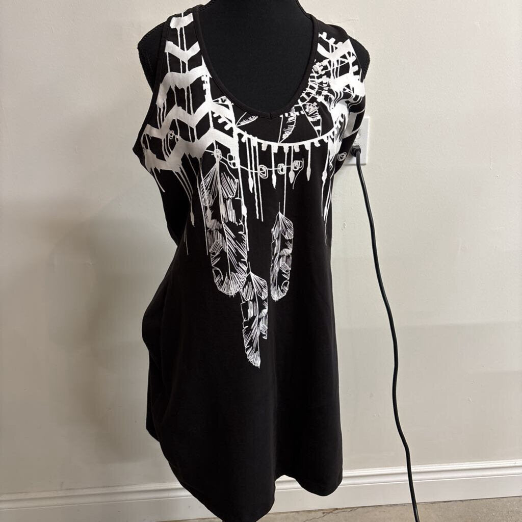 SHORT BLACK DRESS W/WHITE FEATHER DETAILS