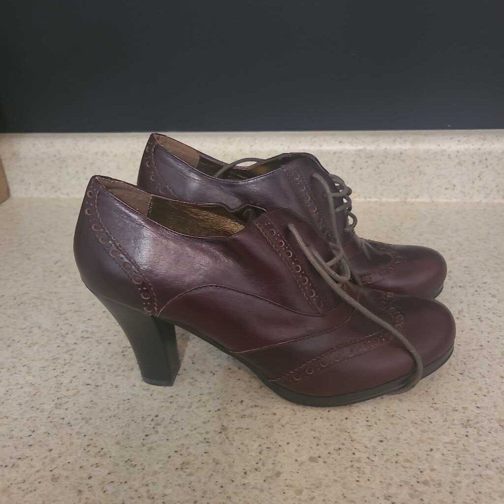 NINE WEST LEATHER WING TIP SHOES