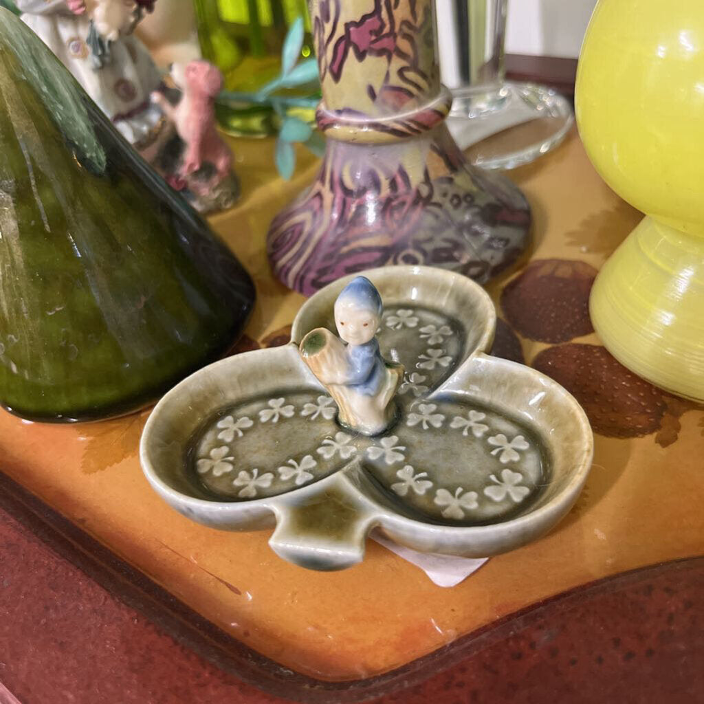 VTG IRISH PORCELAIN 3 LEAF CLOVER TRINKET DISH WITH LEPRECHAUN