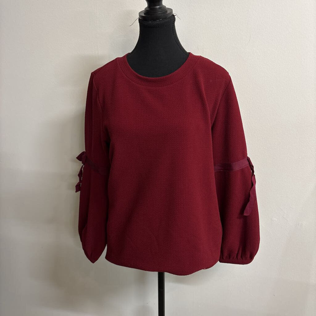 BURGUNDY TEXTURED TOP W/BOW DETAILS