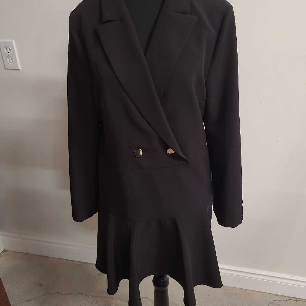 BLACK DRESS WITH RUFFLED HEM