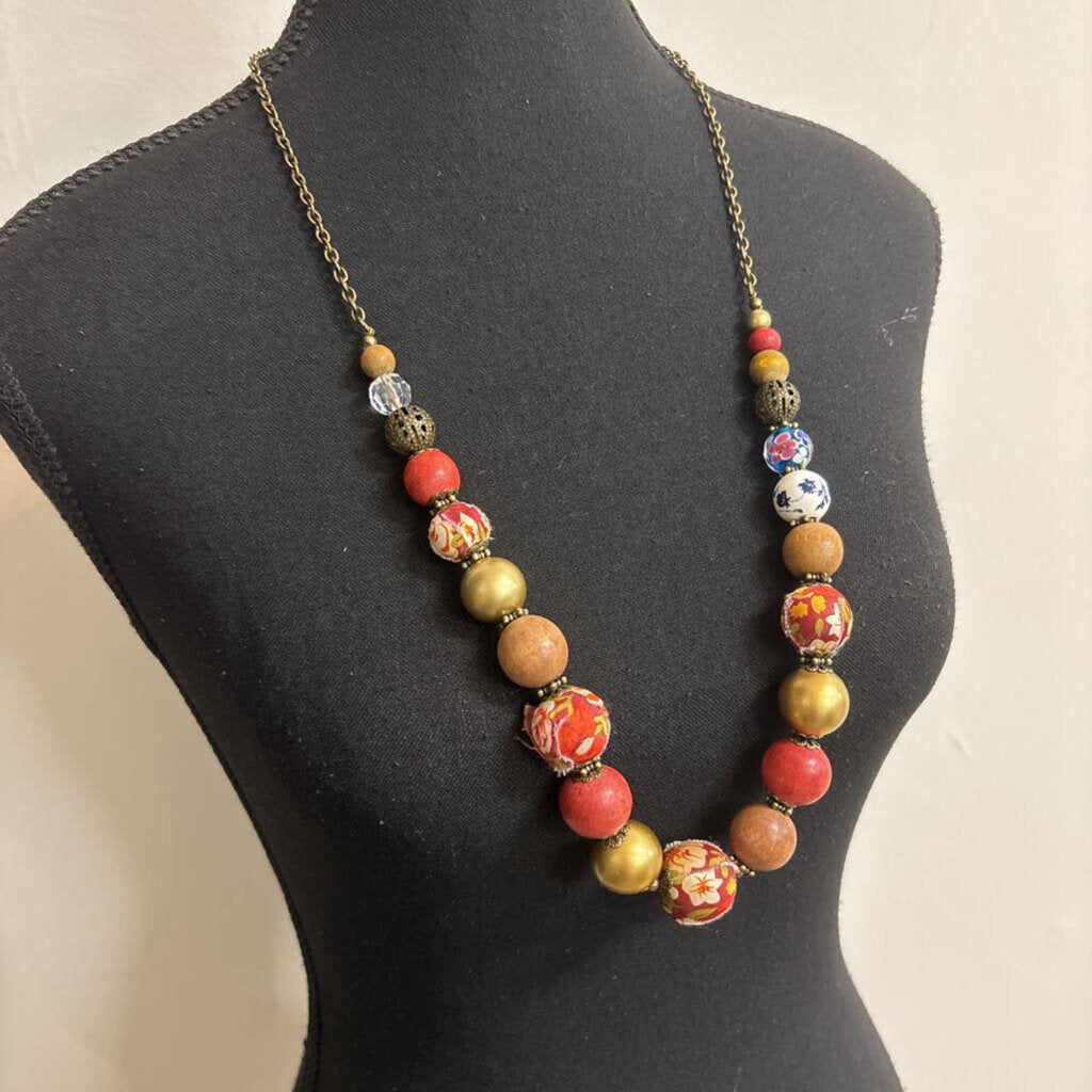 CHUNKY BEADED NECKLACE