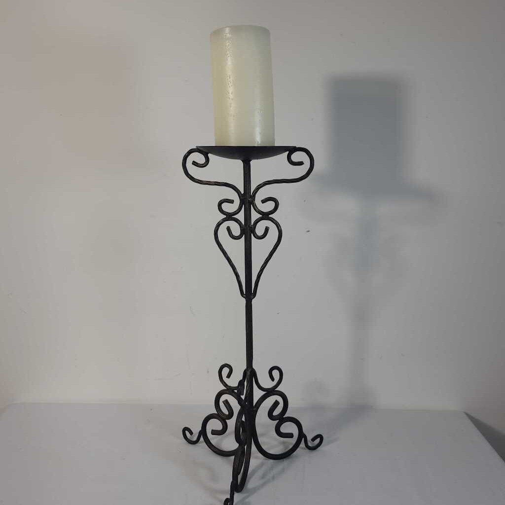 PILLAR CANDLE HOLDER