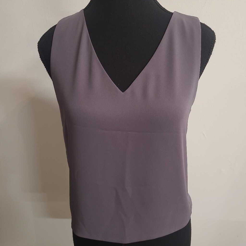 SLEEVELESS VNECK TOP